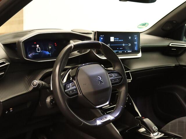 Peugeot 2008 1.2 PureTech GT-Line - TREKHAAK (TREKGEWICHT 1200 KG GEREMD) - ADAPTIEVE CRUISE CONTROL - NAVIGATIE - PARKEERSENSOREN VOOR/ ACHTER - STOELVERWARMING VOORZIJDE - PREMIUM AUDIO INSTALLATIE - DODEHOEKDETECTIE - CLIMATE CONTROL - EXTRA GETINT GLAS