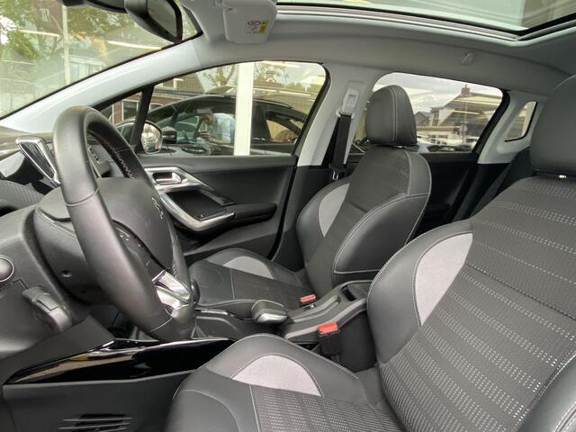Peugeot 2008 1.2T 110pk Allure | Lage kilometerstand! | Panoramadak | Climate Control | Half lederen bekleding | Apple Carplay/Android Auto | Parkeersensoren