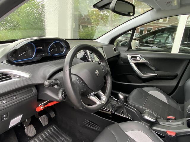 Peugeot 2008 1.2T 110pk Allure | Lage kilometerstand! | Panoramadak | Climate Control | Half lederen bekleding | Apple Carplay/Android Auto | Parkeersensoren