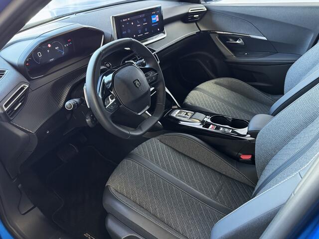 Peugeot 2008 1.2 130PK ?NW MODEL? ALLURE BLACK EDIT. BLINDSPOT CARPLAY NAVI LED VIR.COCKPIT 360.CAMERA ADAP.CRUISE KEYLESS STOELVERW. 2024