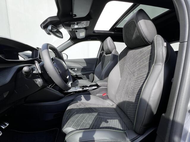 Peugeot 2008 1.2 Hybrid 145 GT / Nieuw, veel voordeel / tot 8 jaar Garantie / Elektr. schuifdak en bestuurdersstoel / Stoelverwarming / Camera 360° / Adapt. CC / Navi / Apple Carplay Android / 17" LM wielen / ook in zwart leverbaar
