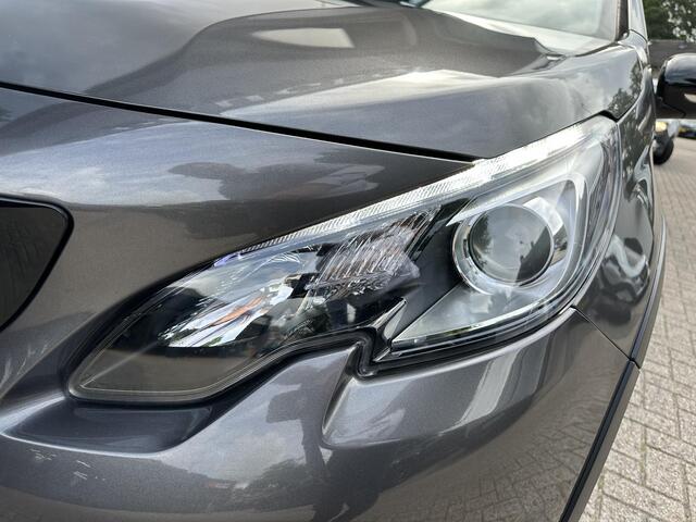 Peugeot 2008 1.2 PureTech GT-line | Navigatie | Trekhaak 1250 KG | Panoramadak | 17" Lichtmetalen Velgen | Camera | All Season Banden | Parkeersensoren | Half Lederen Bekleding | LED Dagrijverlichting