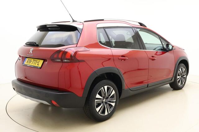 Peugeot 2008 1.2 PureTech Allure 110 PK | Navigatie | Climate control | Weinig kilometers | Camera | Lichtmetalen velgen | Extra getint glas | Dakrails | Cruise control