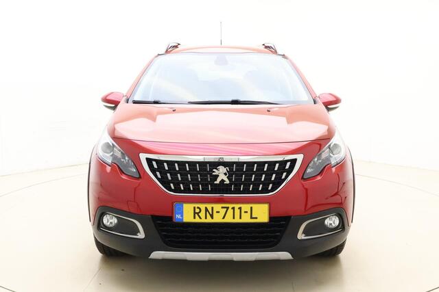 Peugeot 2008 1.2 PureTech Allure 110 PK | Navigatie | Climate control | Weinig kilometers | Camera | Lichtmetalen velgen | Extra getint glas | Dakrails | Cruise control