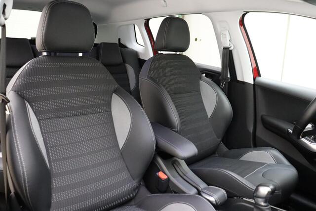 Peugeot 2008 1.2 PureTech Allure 110 PK | Navigatie | Climate control | Weinig kilometers | Camera | Lichtmetalen velgen | Extra getint glas | Dakrails | Cruise control