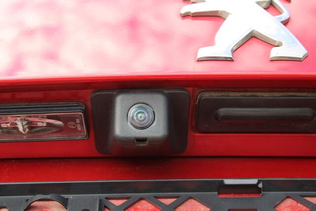 Peugeot 2008 1.2 PureTech Allure Pack NAVIGATIE - ACHTERUITRIJCAMERA - DRAADLOZE TELEFOONLADER