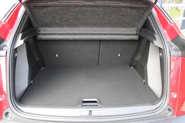 Peugeot 2008 1.2 PureTech Allure Pack NAVIGATIE - ACHTERUITRIJCAMERA - DRAADLOZE TELEFOONLADER