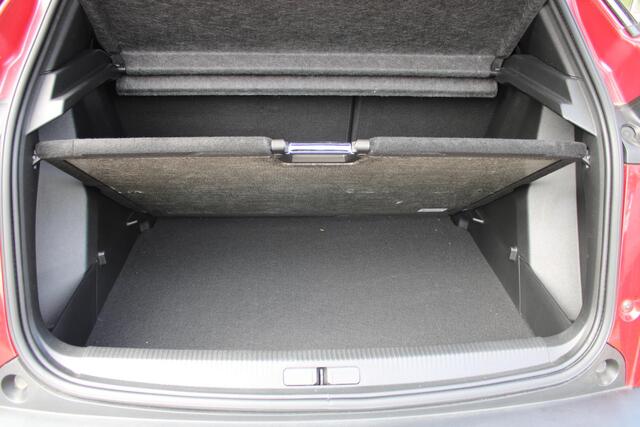Peugeot 2008 1.2 PureTech Allure Pack NAVIGATIE - ACHTERUITRIJCAMERA - DRAADLOZE TELEFOONLADER