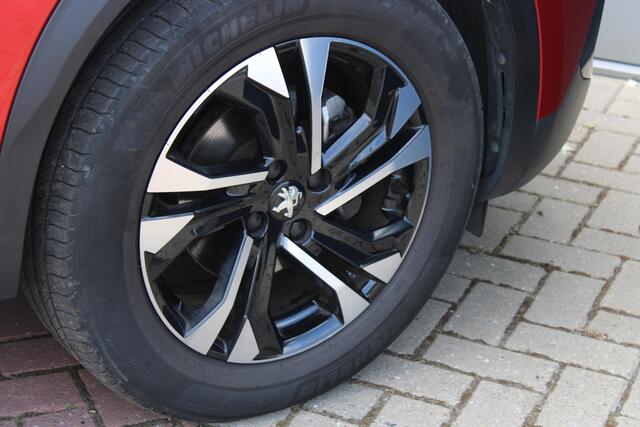 Peugeot 2008 1.2 PureTech Allure Pack NAVIGATIE - ACHTERUITRIJCAMERA - DRAADLOZE TELEFOONLADER