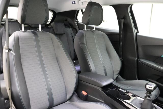 Peugeot 2008 1.2T 130pk Allure Pack | Achteruitrijcamera | Navigatie | Apple Carplay/Android Auto | Climate Control | Keyless Entry | Parkeersensoren