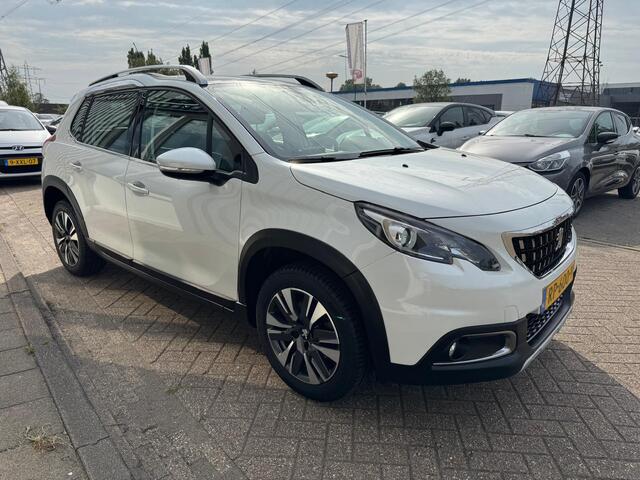 Peugeot 2008 1.2 PureTech Allure pano navi