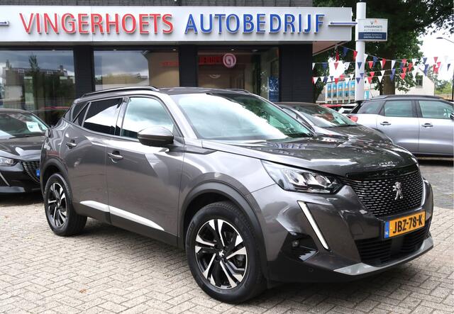 Peugeot 2008 130 Pk Benzine * Automaat * Luxe Allure Uitvoering. * Navigatie * 3-D Instrumentenpaneel * Adaptive Cruise Control * Keyless Entry & Start Button * Draadloze Telefoonlader * 17" L.M. Velgen * Parkeer Camera * Voor en Achter Sensoren * 1/2 Lede Vingerhoets