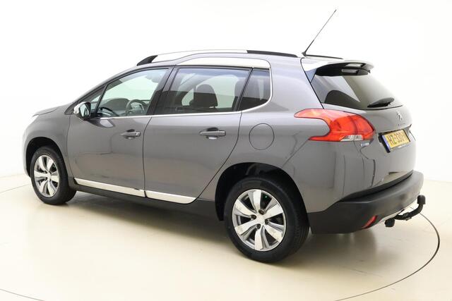 Peugeot 2008 1.2 PureTech Allure 82 PK | Handgeschakeld | Trekhaak | Panorama dak | Cruise Control | Airco | Licht metalen velgen | Navigatie | Bluetooth