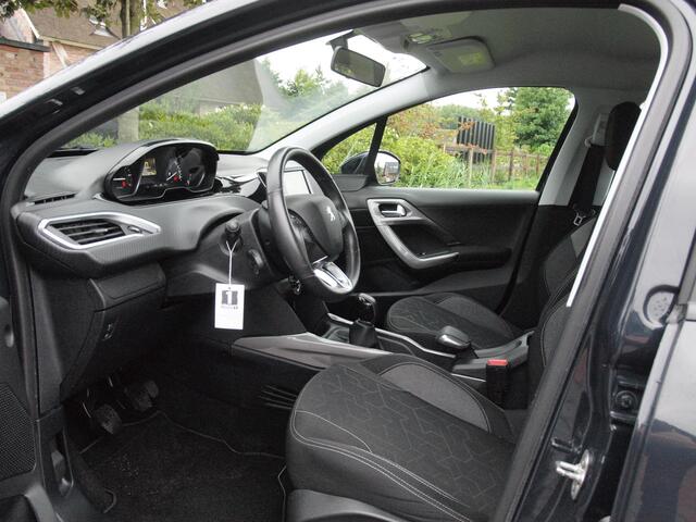 Peugeot 2008 1.2 PureTech Active | Cruise Control | Trekhaak | Airco | Bluetooth |