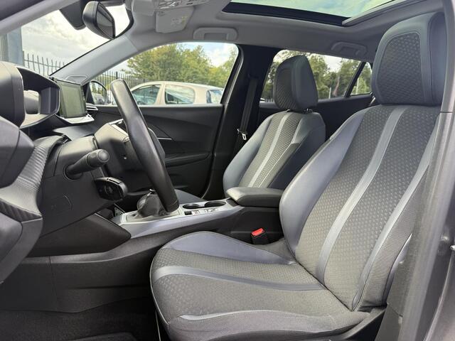 Peugeot 2008 1.2 PureTech Allure Navi,Pano,Clima,Camera,Cruise,PDC,Trekhaak,D-riem v.v. bij 48.000 km,N.A.P,APK tot 04-2026