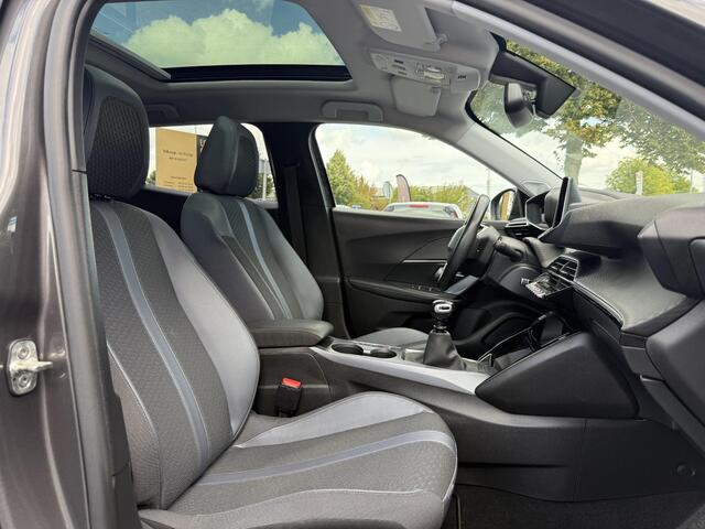 Peugeot 2008 1.2 PureTech Allure Navi,Pano,Clima,Camera,Cruise,PDC,Trekhaak,D-riem v.v. bij 48.000 km,N.A.P,APK tot 04-2026