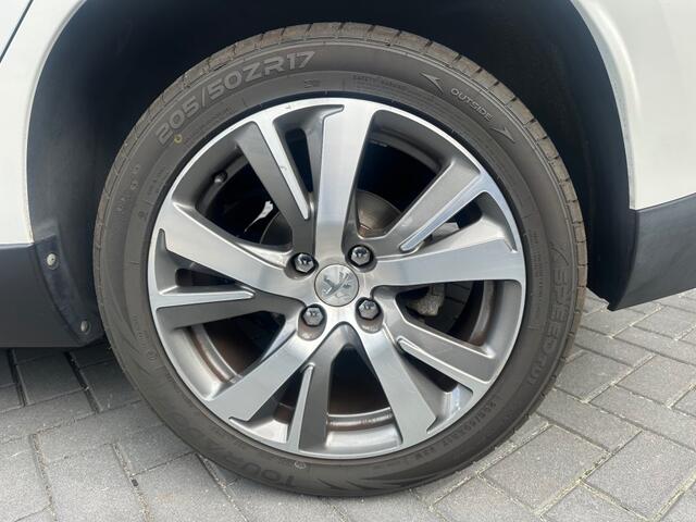Peugeot 2008 1.2 PURETECH ALLURE