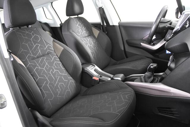 Peugeot 2008 1.2 PureTech Blue Lion Panoramadak*Navigatie*Trekhaak*Parkassist*