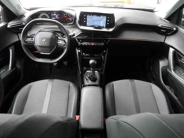 Peugeot 2008 1.2 PureTech Allure Pack | Stoelverwarming | Keyless entry en start | Navigatie | Lichtmetalen velgen | Climate control | Cruise control | Extra getint glas | Apple carplay/Android auto