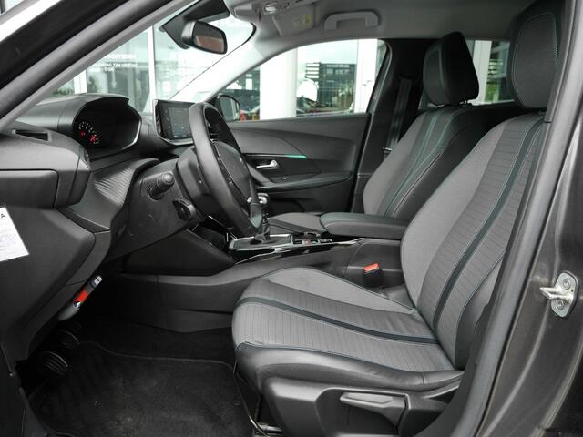 Peugeot 2008 1.2 PureTech Allure Pack | Stoelverwarming | Keyless entry en start | Navigatie | Lichtmetalen velgen | Climate control | Cruise control | Extra getint glas | Apple carplay/Android auto