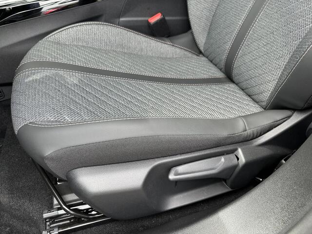 Peugeot 2008 1.2 Hybrid 145 PK Allure ¤ 6500 DEMO VOORDEEL| Automaat | 2025 Auto | Navigatie via Telefoon | Adaptieve Cruise Control | 360 Graden Camera | Parkeersensoren V+A | Hoge Zitpositie | Hybride Elektrisch rijden met Automaat | Climate Control | Stoelverwarmin