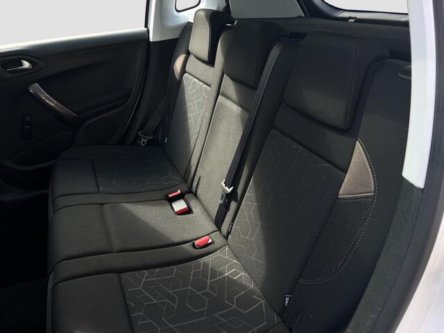 Peugeot 2008 1.2 PureTech Active | Pano | Navi | Sensoren |