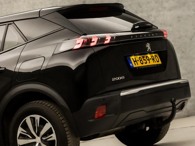 Peugeot 2008 1.2 PureTech Sport (APPLE CARPLAY, GROOT NAVI, GETINT GLAS, TREKHAAK, PARKEERSENSOREN, SPORTSTOELEN, CRUISE, LM VELGEN, LED KOPLAMPEN, DAB+, NIEUWSTAAT)