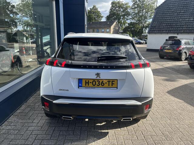 Peugeot 2008 1.2 Turbo 130PK Allure Pack | 6-Bak | Navigatie | Camera | LED Verlichting | Stoelverwarming | Climate Control | Cruise Control | 17 Inch Lichtmetalen Velgen |