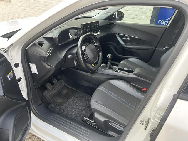 Peugeot 2008 1.2 Turbo 130PK Allure Pack | 6-Bak | Navigatie | Camera | LED Verlichting | Stoelverwarming | Climate Control | Cruise Control | 17 Inch Lichtmetalen Velgen |
