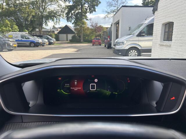 Peugeot 2008 1.2 Turbo 130PK Allure Pack | 6-Bak | Navigatie | Camera | LED Verlichting | Stoelverwarming | Climate Control | Cruise Control | 17 Inch Lichtmetalen Velgen |