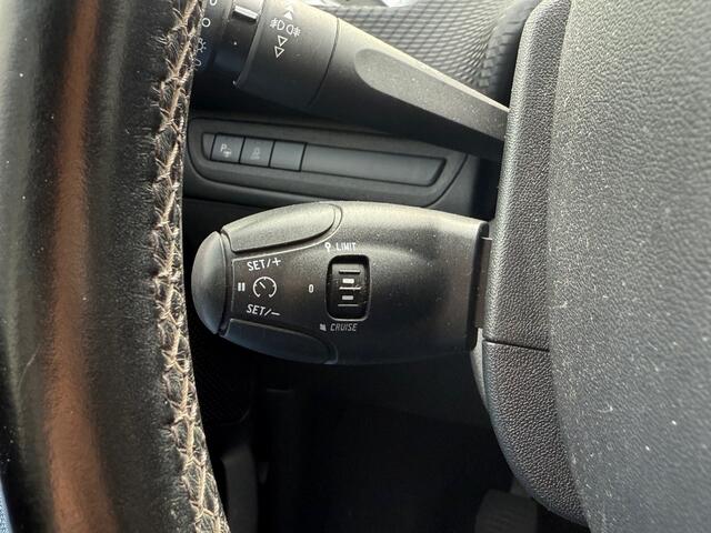 Peugeot 2008 BWJ 2016 | 1.2PT 82PK Allure | CLIMA | NAVI | CRUISE | PDC V+A | LEDERS/TOF | LICHTMETAAL |