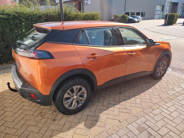 Peugeot 2008 1.2 PureTech Active Pack Trekhaak Navi-Carplay Cruise-Control Stoelverwarming Led