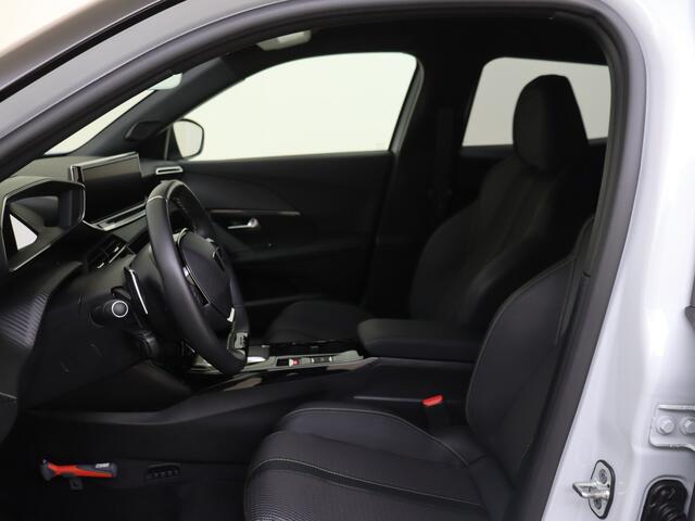 Peugeot 2008 1.2 Hybrid 136 GT | Adapt. Cruise | Carplay | Camera | Keyless |