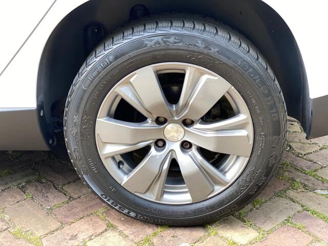Peugeot 2008 1.2 Benzine - D riem is V.v in 2024 - Trekhaak !!!