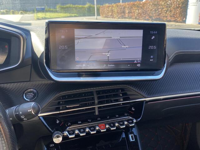 Peugeot 2008 1.2 PureTech EAT8-automaat GT-Line met o.a. navigatie, CarPlay, cruise, trekhaak, LED, etc.