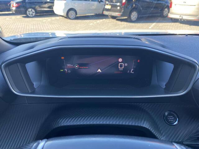 Peugeot 2008 1.2 PureTech EAT8-automaat GT-Line met o.a. navigatie, CarPlay, cruise, trekhaak, LED, etc.