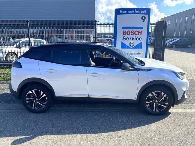 Peugeot 2008 1.2 PureTech EAT8-automaat GT-Line met o.a. navigatie, CarPlay, cruise, trekhaak, LED, etc.