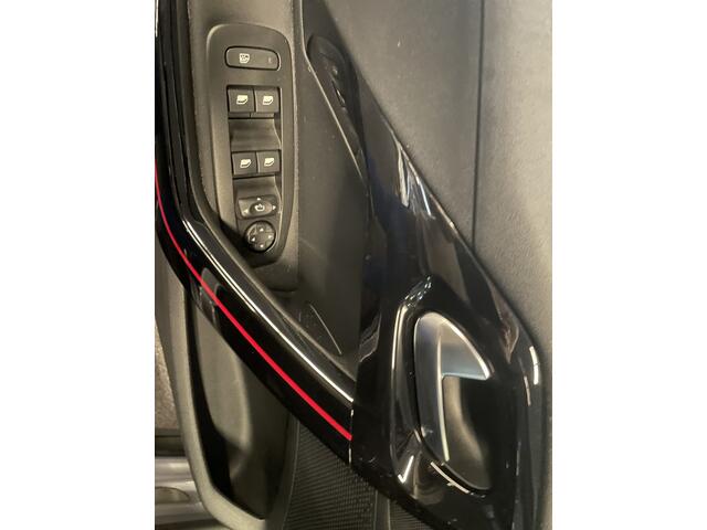 Peugeot 2008 1.2 PureTech GT-line Black Pack -Panoramadak_climate Controle-Navigatie-Achteruitrijucamera