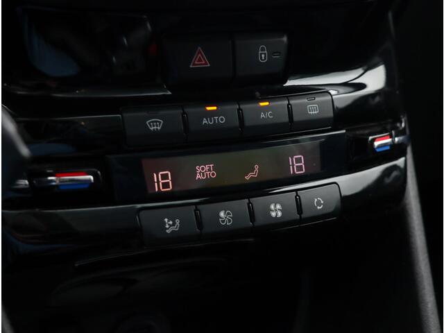 Peugeot 2008 1.2 PureTech GT-line 110PK | Panoramadak | Trekhaak