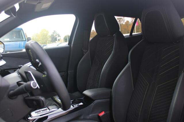 Peugeot 2008 1.2 130PK AUTOMAAT GT PACK | TREKHAAK | NAVIGATIE | ELEKTRISCHE STOELVERSTELLING | MASSAGE STOEL | STOEL VERWARMING | CAMERA VOOR / ACHTER | DRAADLOOS APPLE-CARPLAY / ANDROID-AUTO | DRAADLOOS LADEN | KEYLESS ENTRY / START | DODEHOEK DETECTIE | ADAPTIVE CR