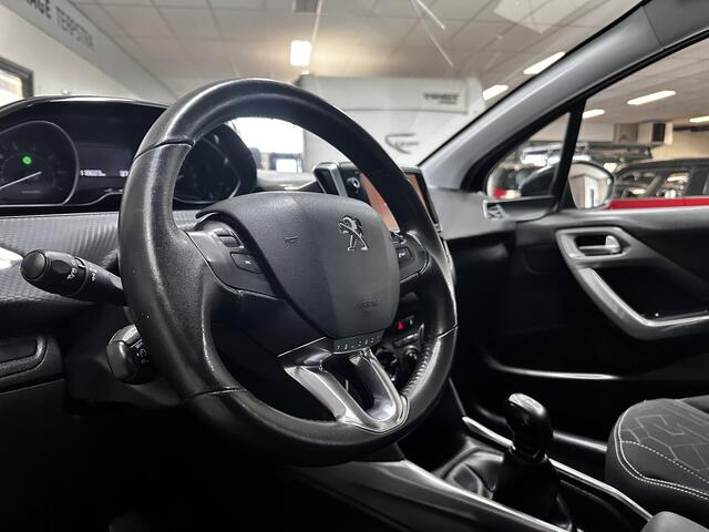 Peugeot 2008 1.2 PureTech Active /D-Riem Verv 71.000KM! /Trekhaak! /Navi /Airco /Cruise /Elek. pakket /Bluetooth /AUX & USB /PDC /Mistlampen /Dakrails /Isofix.