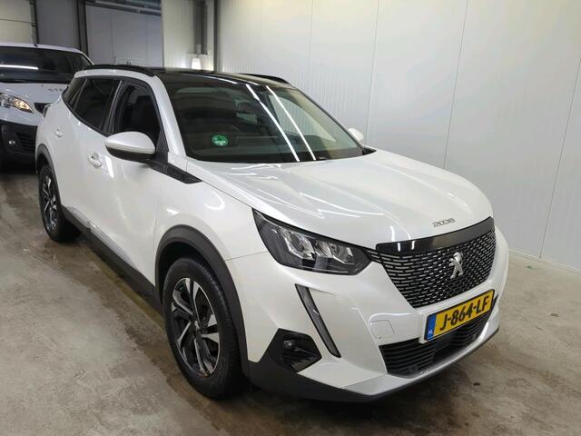 Peugeot 2008 1.2 PureTech 130pk Allure Pack Auto. Panoramadak Navigatie Apple Carplay/Android Auto Camera Parkeersensoren Adaptive Cruise Control Virtual Cockpit Climate Control Lichtmetalen velgen