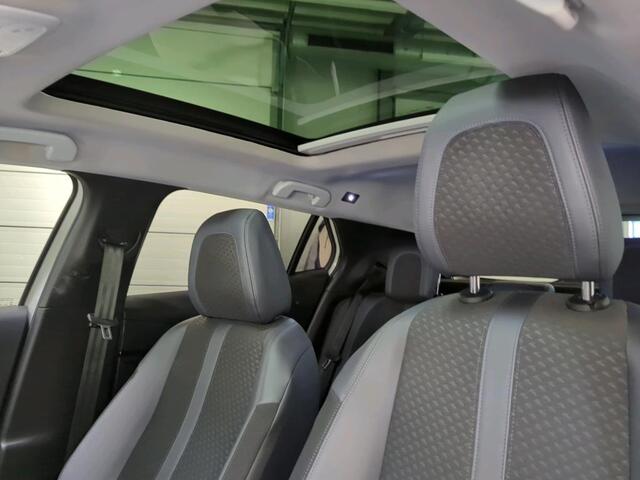 Peugeot 2008 1.2 PureTech 130pk Allure Pack Auto. Panoramadak Navigatie Apple Carplay/Android Auto Camera Parkeersensoren Adaptive Cruise Control Virtual Cockpit Climate Control Lichtmetalen velgen
