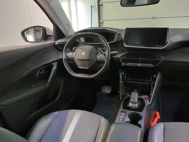 Peugeot 2008 1.2 PureTech 130pk Allure Pack Auto. Panoramadak Navigatie Apple Carplay/Android Auto Camera Parkeersensoren Adaptive Cruise Control Virtual Cockpit Climate Control Lichtmetalen velgen