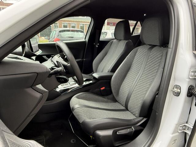 Peugeot 2008 1.2T 130pk Automaat Allure | Navigatie | Climate & Cruise Control | Achteruitrijd Camera | AppleCarplay/AndroidAuto |