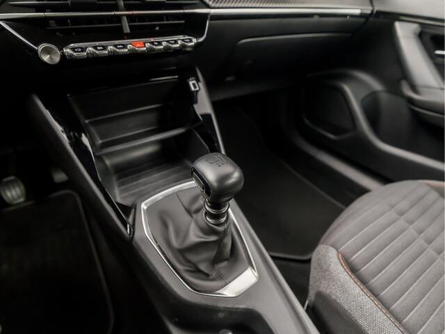 Peugeot 2008 1.2 PureTech Sport (APPLE CARPLAY, GROOT NAVI, CLIMATE, ZWART HEMEL, PARKEERSENSOREN, SPORTSTOELEN, CRUISE, DAB+, NIEUWSTAAT)