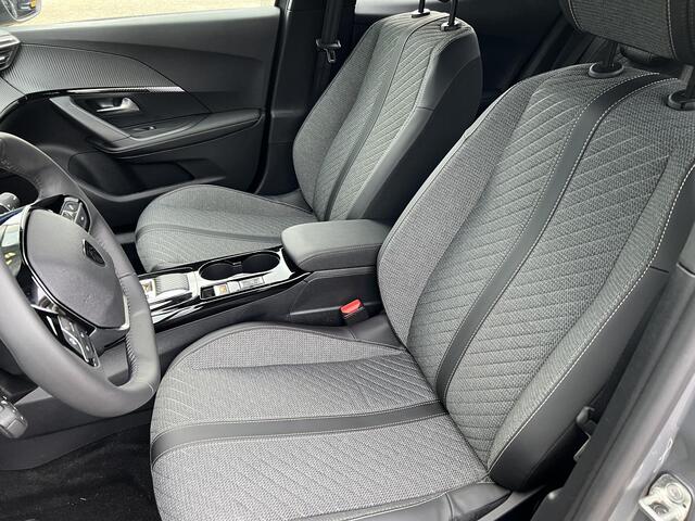 Peugeot 2008 1.2 PureTech 130 Allure AUTOMAAT | STOELVERWARMING | DODEHOEKDETECTIE | RIJSTROOKBEGELEIDING | CARPLAY | DIGITAAL DASHBOARD | LM VELGEN |