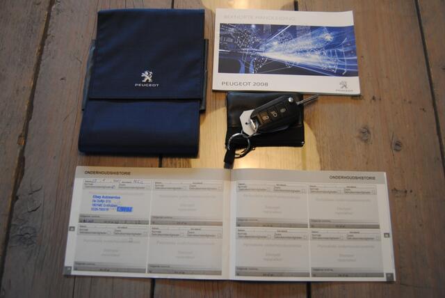 Peugeot 2008 1.2 PureT. Blue Lion