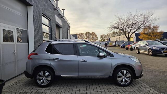 Peugeot 2008 1.2 PureTech Allure | NAVIAGTIE | PARKEERPAKKET | PANORAMADAK | VOLLEDIGE ONDERHOUDSHISTORIE