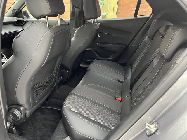 Peugeot 2008 Hybrid 136 GT | Adaptive Cruise | Keyless |